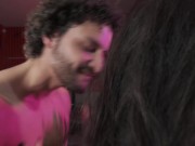 Ésta bartender se tira al cliente casado que la tiene loca 9/16