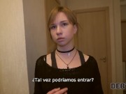 DEBT4k Chica guapa con una gargantilla satisface la erección del cobrador de deudas 2/16