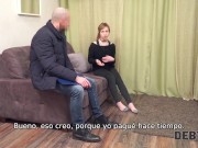 DEBT4k Chica guapa con una gargantilla satisface la erección del cobrador de deudas 3/16