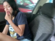 Pone su vibrador en el parqueadero y se pone cachonda 16/16