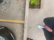 Pone su vibrador en el parqueadero y se pone cachonda 5/16