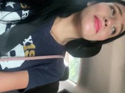 Pone su vibrador en el parqueadero y se pone cachonda 6/16