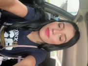 Pone su vibrador en el parqueadero y se pone cachonda 7/16