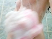 Пенная вечеринка Страстная красотка соблазнительно танцует в душе 11/16