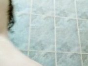 Пенная вечеринка Страстная красотка соблазнительно танцует в душе 9/16