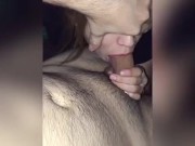 Se la chupo a mi vecino mientras mi novio no está sloppy blowjob homemade