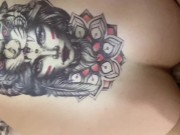 Трахаю татуированную жену друга и снимаю ему видеоотчет проеба и кончи в рот 12/16