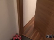 DEBT4k El sexo con el toro ayuda al deudor checo a mantener las cosas caras 4/16