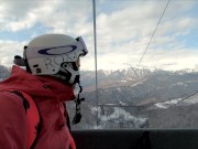 Эксгибиционистка катается на горных лыжах и шалит в канатке 16/16