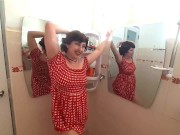 Pinup babe non ha mutandine davanti allo specchio Retro Vintage Cameriera nuda Casalinga 14/16