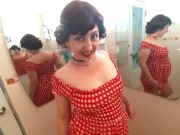 Pinup babe non ha mutandine davanti allo specchio Retro Vintage Cameriera nuda Casalinga 2/16