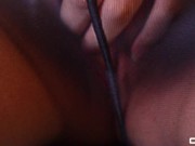 Милфа мастурбирует во время просмотра ее видео 12/16