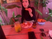 Jugamos en famoso restaurante de la ciudad con su vibrador 11/16