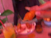 Jugamos en famoso restaurante de la ciudad con su vibrador 13/16