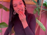 Jugamos en famoso restaurante de la ciudad con su vibrador 9/16