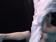 Underwater world of naked babes 11/16