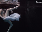 Underwater world of naked babes 16/16