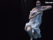 Underwater world of naked babes 4/16