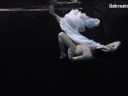 Underwater world of naked babes 9/16