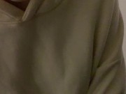 СИМПАТИЧНАЯ СОСЕДКА СОСЕТ ПРЯМО В ПОДЬЗДЕ 4/16