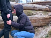 Трахнул влажную киску своей подруги и дал отсосать в лесу под морем 4/16