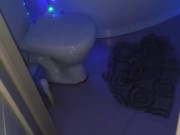 Слюнявый миннет в ванной и жесткий секс 1/16