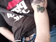 MILF finds pleasure between deliveries 2/16