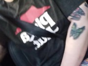 MILF finds pleasure between deliveries 3/16