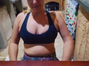 Meia-Irma safada mostrando os peitos no bar 1/16