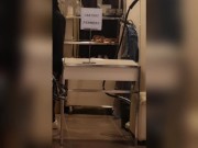 Je réalise le défi de mon abonné : me goder dans une cabine d'essayage  4/16