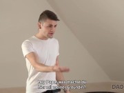 DADDY4K Unschuldiges Mädchen wird sexuelles Ziel für bf alten Vater 15/16