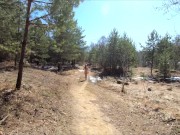 Голая русская девушка гуляет в лесу весной 4/16