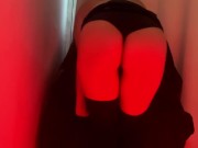 Bailando en faldita y tanguita. 13/16