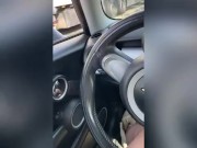 Je réalise le défi d’un abonné : me goder la chatte sur une aire d’autoroute 8/16