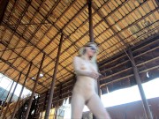 Голая Русская Красавица гуляет по колхозу Эксгибиционистка Miss4motivated 7/16