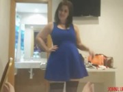 Madrastra culona ayuda a su hijastro a eyacular mientras el padre no esta en casa (Real) 1/16