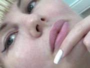 a bb with a beautiful face shows her sweet pussy close up 2/16