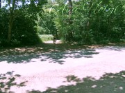 MILF en talon compensés, marche cul nu dans la foret 16/16