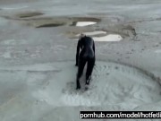Super Hot Blond Girl In Black Latex Catsuit + High Heels And Sunglasses Bathes In The Mud - Mud Bath 1/16