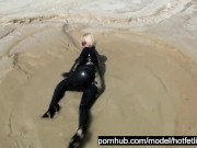 Super Hot Blond Girl In Black Latex Catsuit + High Heels And Sunglasses Bathes In The Mud - Mud Bath 14/16