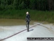 Super Hot Blond Girl In Black Latex Catsuit + High Heels And Sunglasses Bathes In The Mud - Mud Bath 16/16