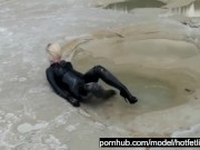 Super Hot Blond Girl In Black Latex Catsuit + High Heels And Sunglasses Bathes In The Mud - Mud Bath 3/16