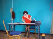 SEXRETARY Secretary shows pussy The boss shoots a naked secretary on video 15/16