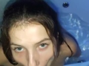 Развратный секс с красоткой в ванной  4/16