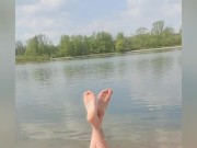 Salope française aux gros seins s'exibe nue sur une plage 5/16