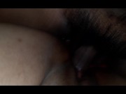 Linda universitaria recibe una polla en su culo por la mañana mientras se despierta 12/16