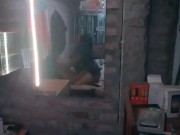 Grabe a mi novia y la encontré revolcándose con el vecino 1/16