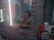 Grabe a mi novia y la encontré revolcándose con el vecino 14/16