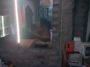 Grabe a mi novia y la encontré revolcándose con el vecino 7/16
