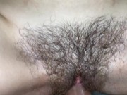 I put my fingers in her hairy pussy she flows, fuck and cum on her hairy pussy 14/16